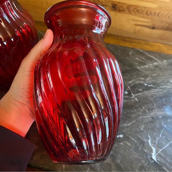 Two Gorgeous Glass Vases - Picture 8 of 11